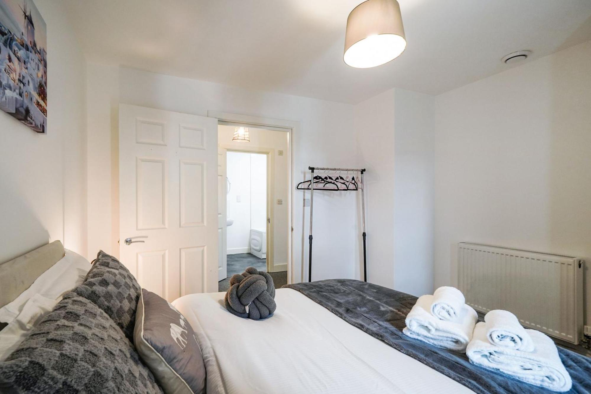 One And Two Bed Apartments Slough Near Heathrow Colnbrook Kültér fotó