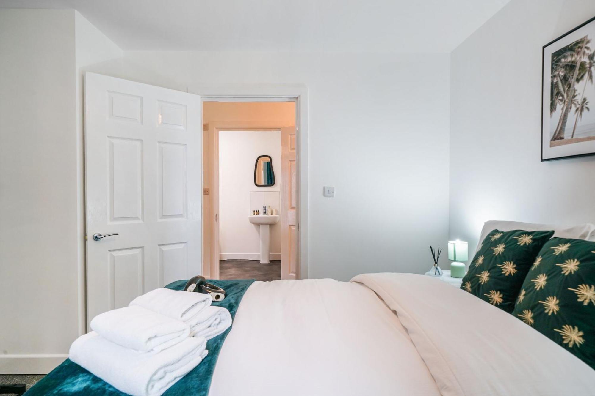 One And Two Bed Apartments Slough Near Heathrow Colnbrook Kültér fotó