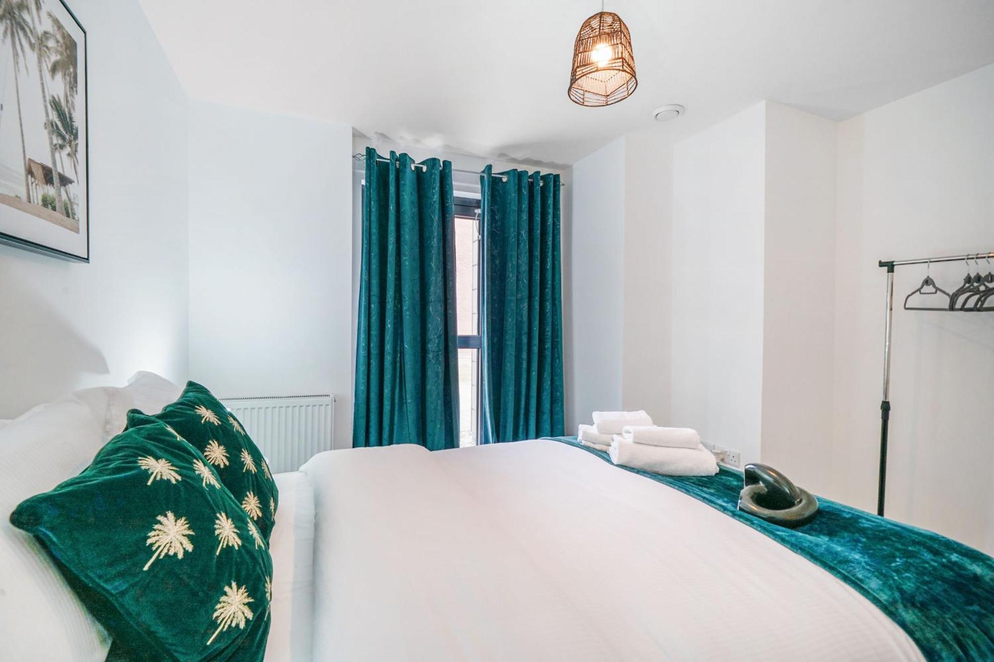 One And Two Bed Apartments Slough Near Heathrow Colnbrook Kültér fotó