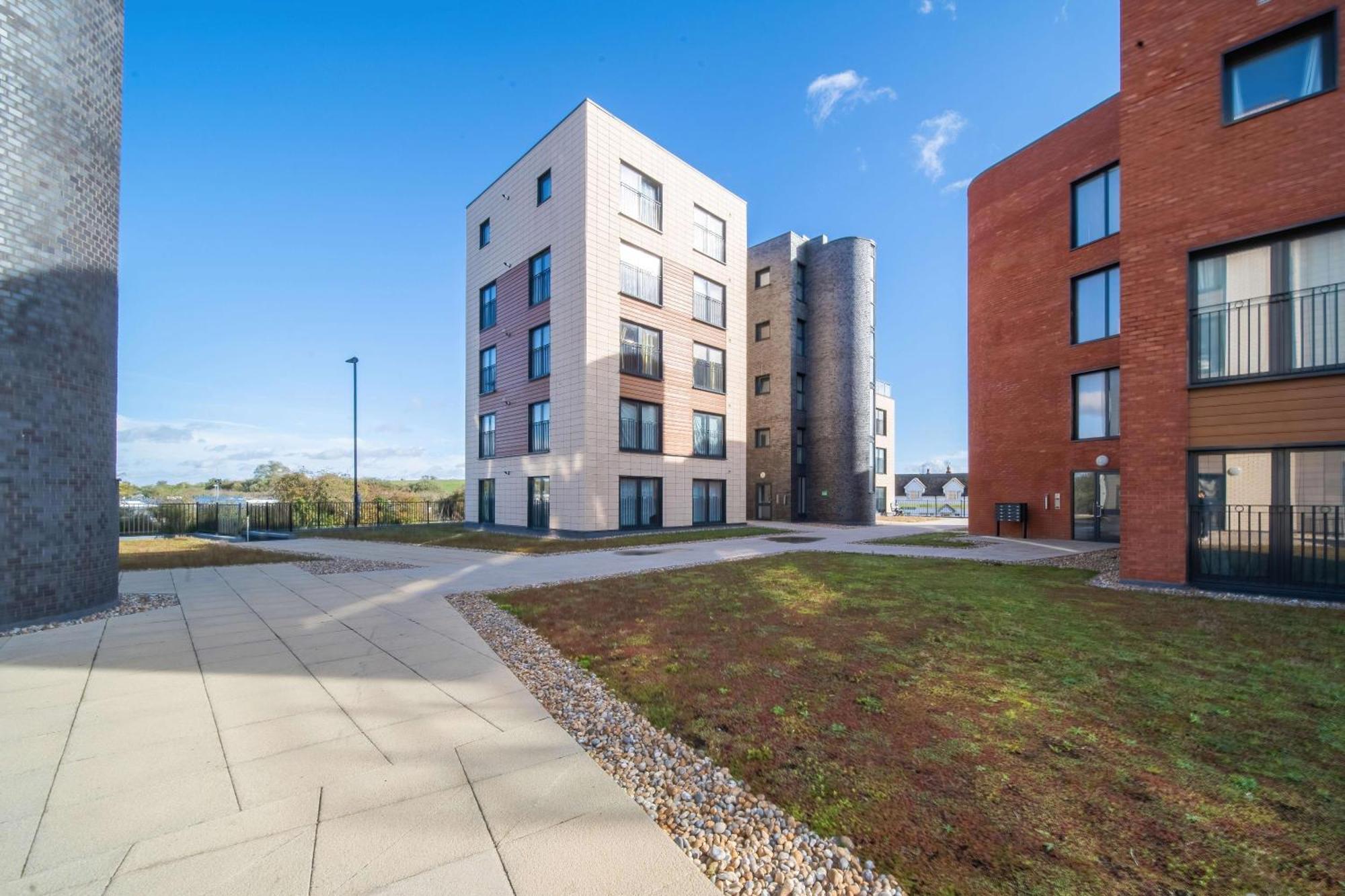 One And Two Bed Apartments Slough Near Heathrow Colnbrook Kültér fotó